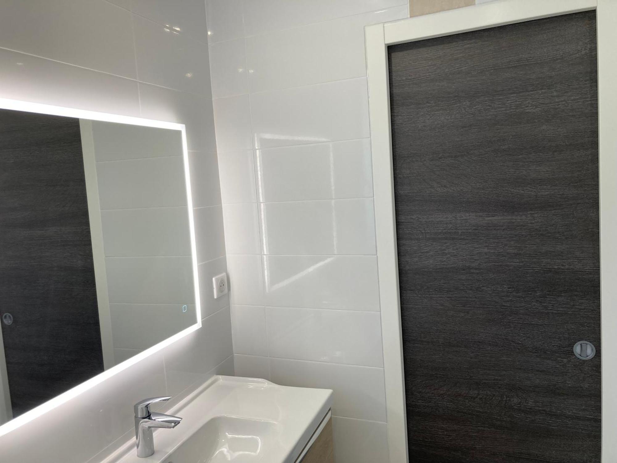 קאן Chambre Parentale , Salle De Bain Privee, Acces Plages & Vue Mer Du Salon Dans Appartement Partage Chez L'Habitant ,, Master Bedroom, Private Bathroom, Beach Access & Sea View מראה חיצוני תמונה