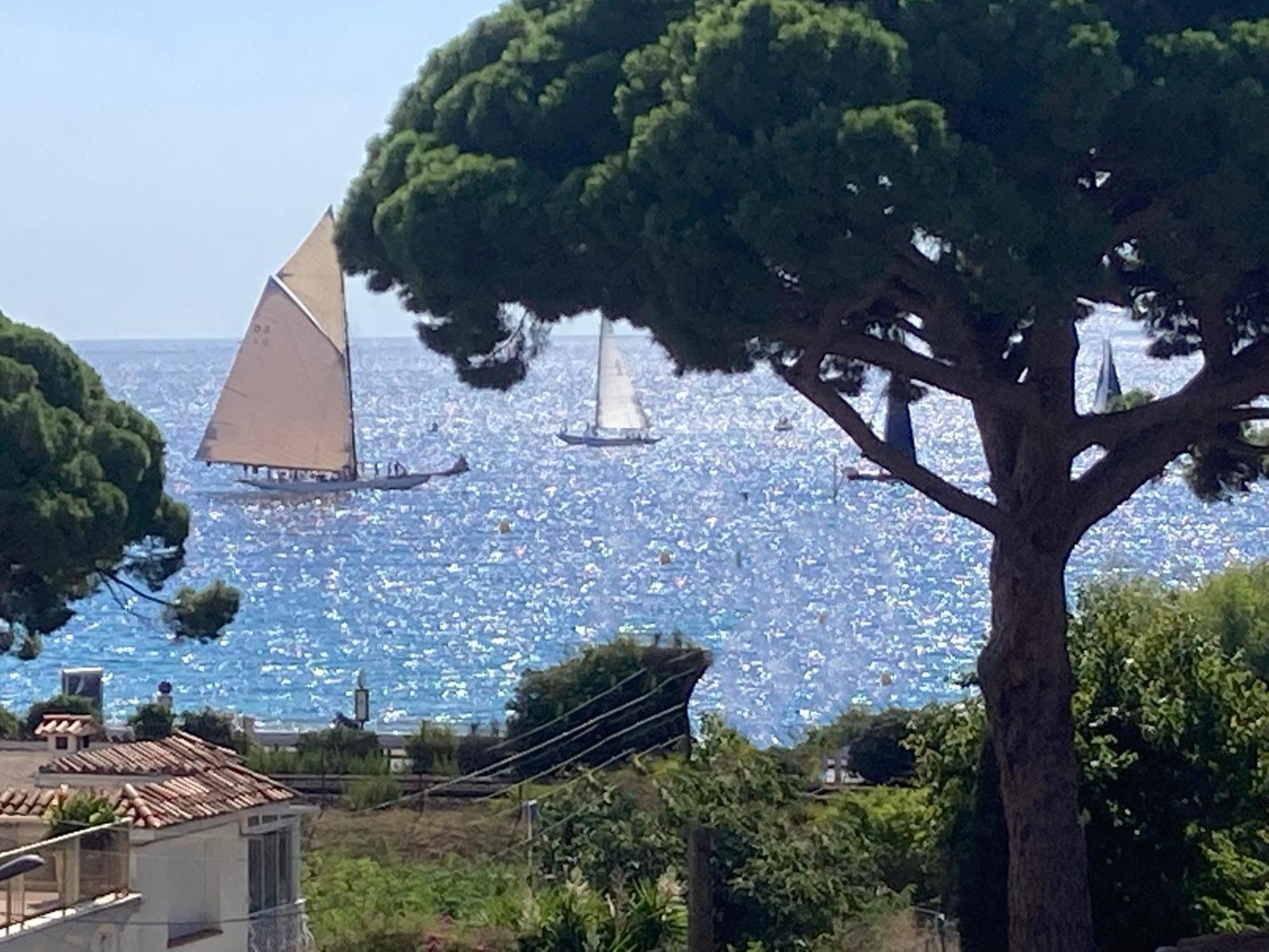 קאן Chambre Parentale , Salle De Bain Privee, Acces Plages & Vue Mer Du Salon Dans Appartement Partage Chez L'Habitant ,, Master Bedroom, Private Bathroom, Beach Access & Sea View מראה חיצוני תמונה